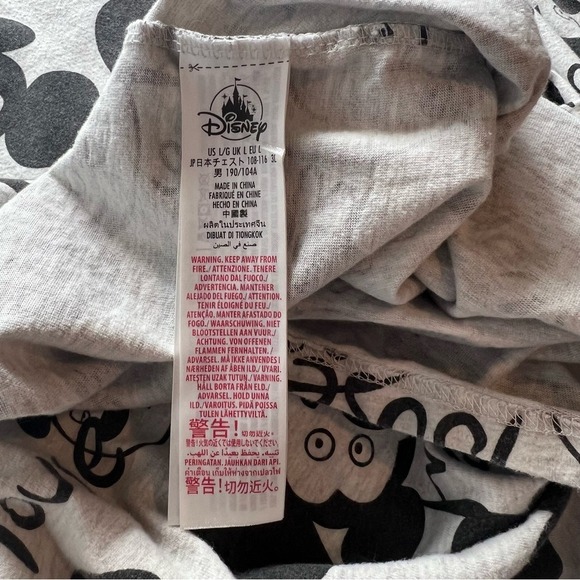 Disney Artist Series Mickey Mouse Black and Gray‎ Short Sleeve Tee Men L - Picture 5 of 6
